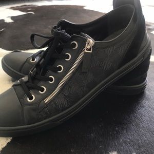 Authentic Men’s Louis Vuitton Shoes